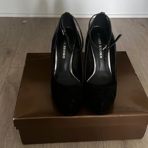 Audrey Brooke Size 7 Blk pumps